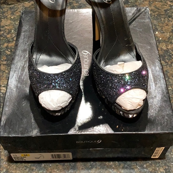 Beautiful Boutique 9 crystal sandals - Picture 10 of 10